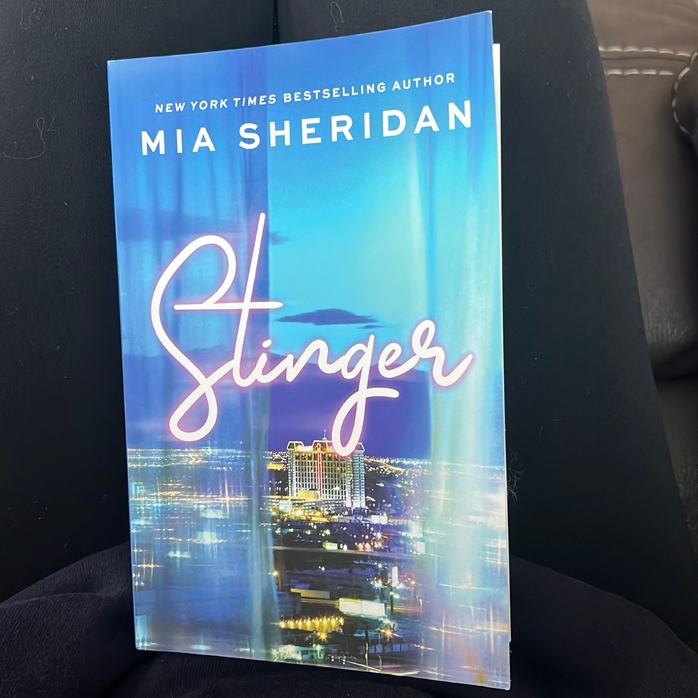 Stinger by Mia Sheridan